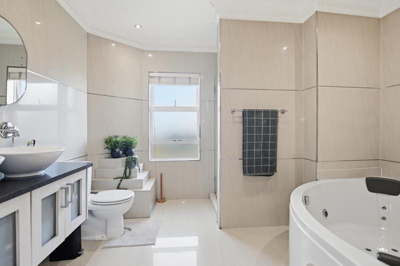5 Bedroom Property for Sale in Parklands Western Cape